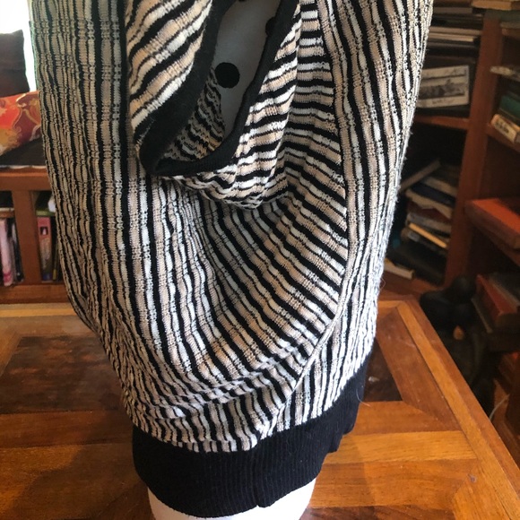 *B2G1* CHIC LAUNDRY BY DESIGN COCOON SWEATER XS! - Picture 6 of 10